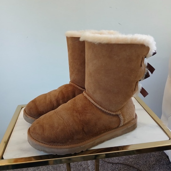 UGG Sheepskin Boots Size 7. - Picture 2 of 9